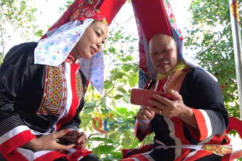 <a href="/phat-trien-ben-vung" title="Phát triển bền vững" rel="dofollow">Phát triển bền vững</a>