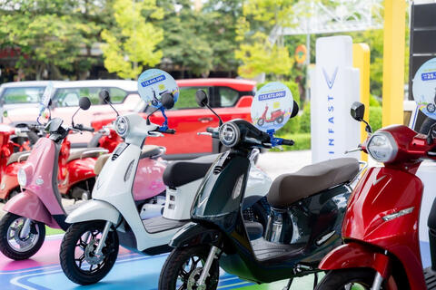 <a href="/thuong-hieu-xanh/doanh-nghiep" title="Doanh nghiệp" rel="dofollow">Doanh nghiệp</a>