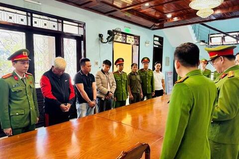 <a href="/phap-luat" title="Pháp luật" rel="dofollow">Pháp luật</a>