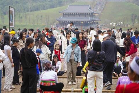 <a href="/du-lich" title="Du lịch" rel="dofollow">Du lịch</a>