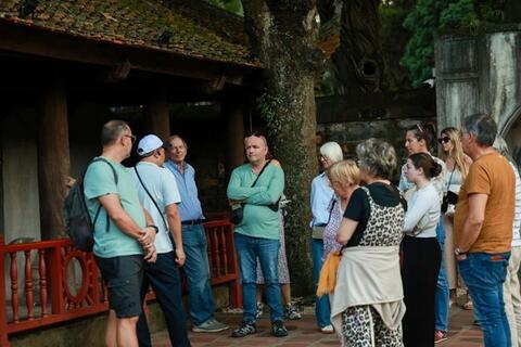 <a href="/du-lich" title="Du lịch" rel="dofollow">Du lịch</a>