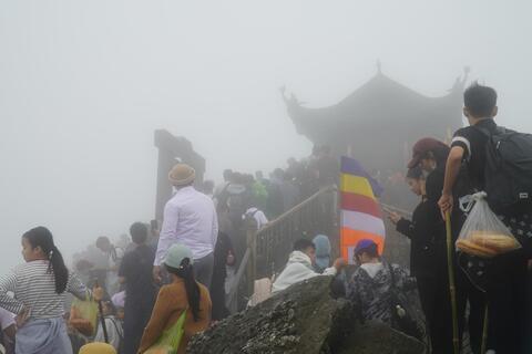 <a href="/du-lich" title="Du lịch" rel="dofollow">Du lịch</a>