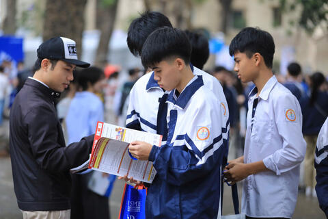 <a href="/song-xanh/giao-duc" title="Giáo dục" rel="dofollow">Giáo dục</a>