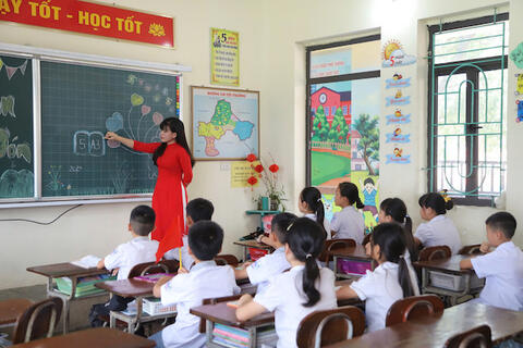 <a href="/song-xanh/giao-duc" title="Giáo dục" rel="dofollow">Giáo dục</a>