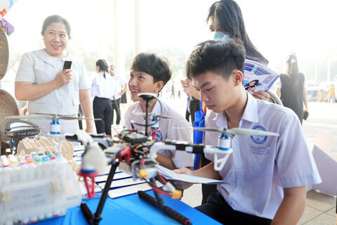 <a href="/song-xanh/giao-duc" title="Giáo dục" rel="dofollow">Giáo dục</a>