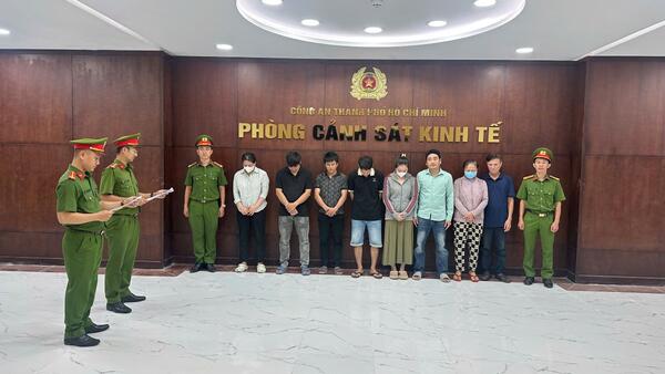 Công an phá đường dây làm hàng chục tấn thịt giả, bắt giữ 8 đối tượng