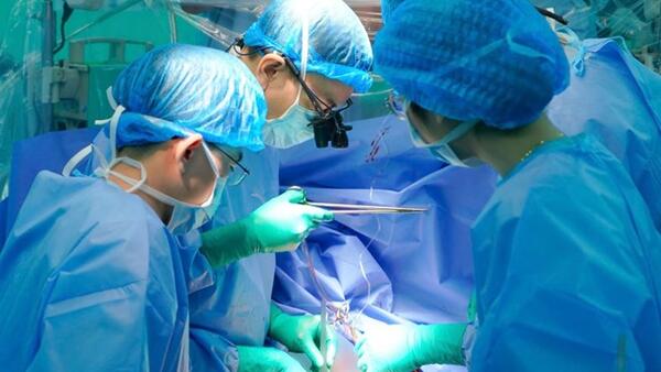 Ghép tim khẩn cấp, cứu bệnh nhi 11 tuổi bị suy tim giai đoạn cuối