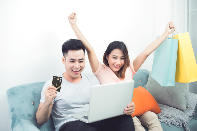 OCB phát hành thẻ ghi nợ chỉ trong 15 phút - Ảnh 1. OCB phát hành thẻ ghi nợ chỉ trong 15 phút - Ảnh 1.