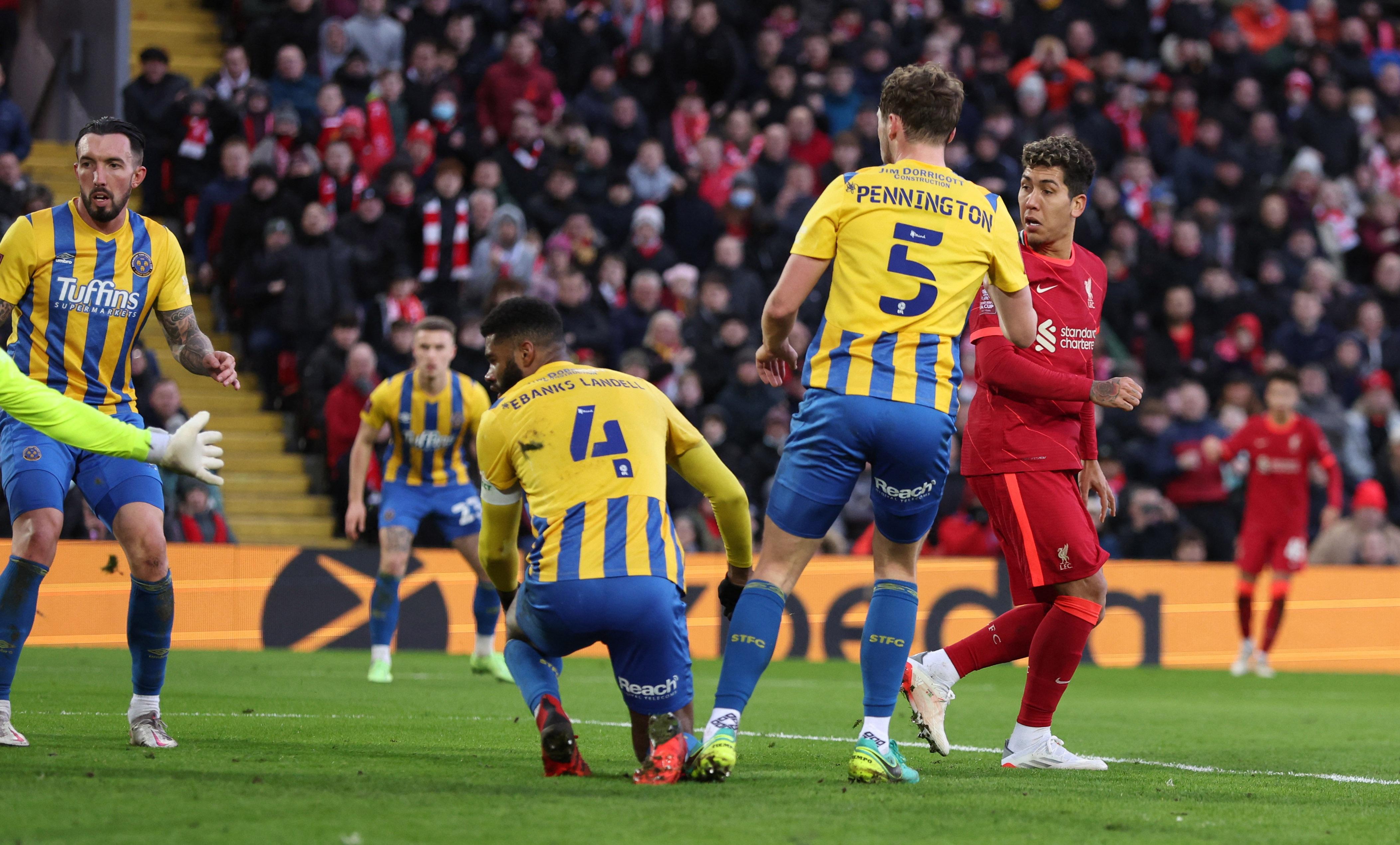 Firmino ghi bàn ngẫu hứng.