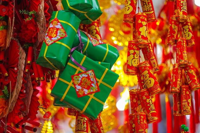 Phố Hàng Mã đa dạng các mặt hàng phục vụ Tết Nguyên đán 2022 - Ảnh 12. Phố Hàng Mã đa dạng các mặt hàng phục vụ Tết Nguyên đán 2022 - Ảnh 12.