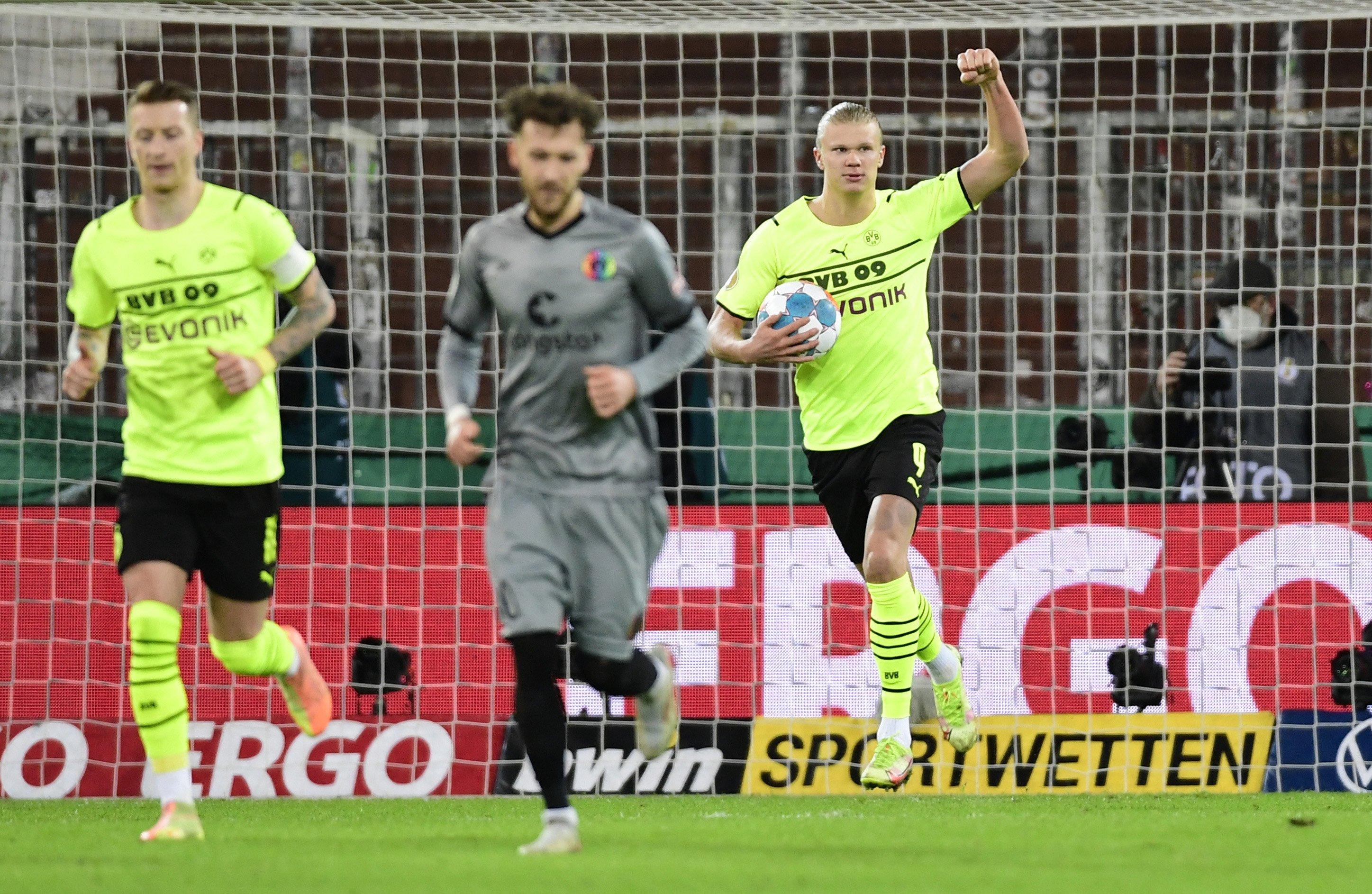 Haaland không thể cứu Dortmund. Ảnh: Reuters.