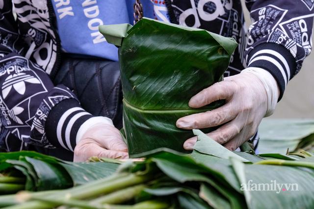 24 Tết đi chợ lá dong lâu đời nhất Hà Nội: Đìu hiu khách mua, giá bán tăng gấp đôi năm ngoái - Ảnh 9.