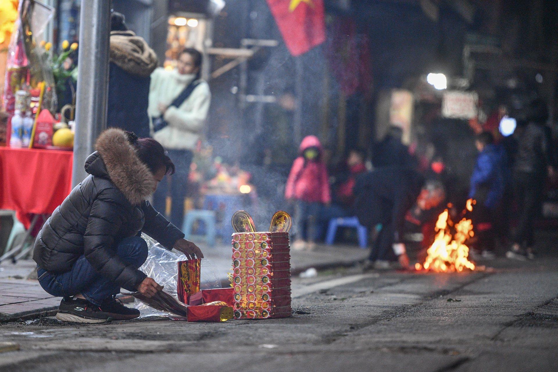 Dan pho co Ha Noi cung giao thua tren via he anh 11