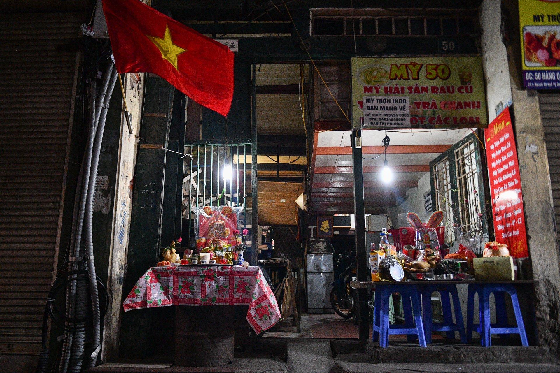 Dan pho co Ha Noi cung giao thua tren via he anh 4