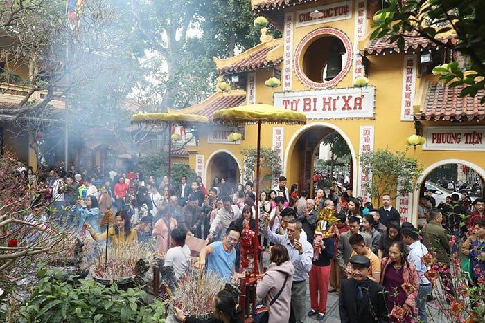 4 ngôi chùa nổi tiếng linh thiêng ở Hà Nội, người người đến cầu bình an trong dịp Tết - 5