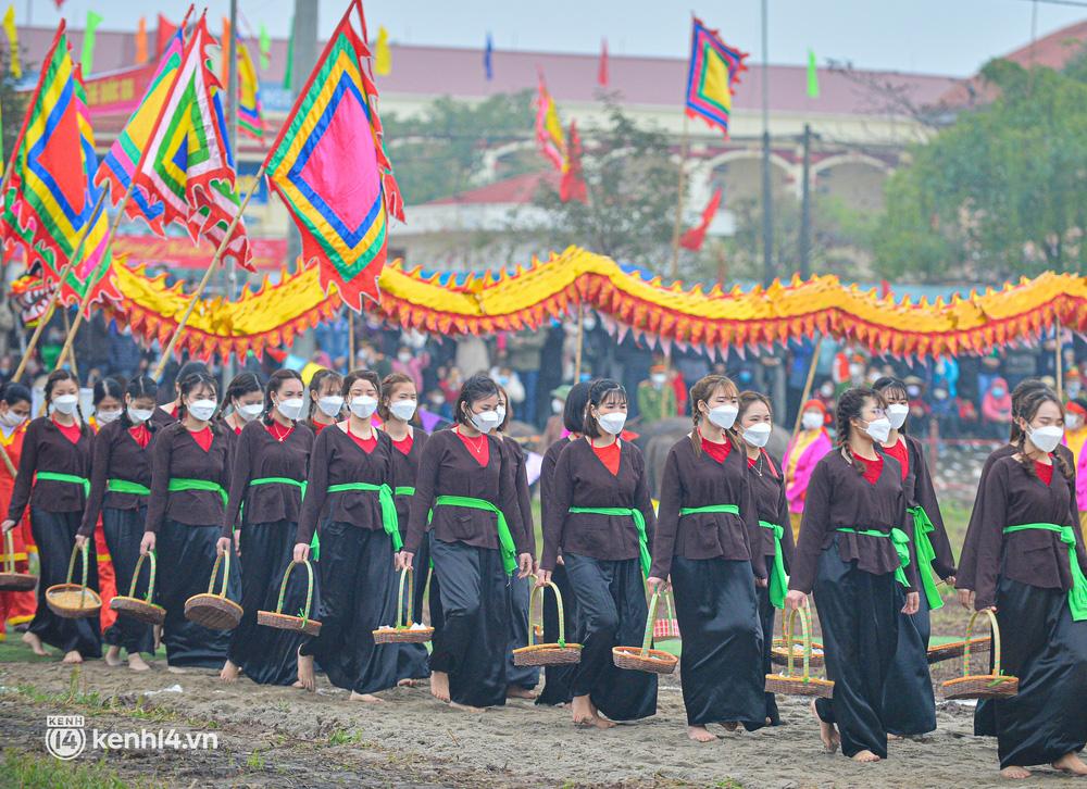 Từ đó, hàng năm vào đầu xuân, nhà vua ra đồng cày ruộng, làm Lễ tịch điền (đích thân vua xuống đi cày ruộng), cầu được mùa và các triều đại sau đó đều duy trì nghi lễ cày tịch điền với các hình thức khác nhau.