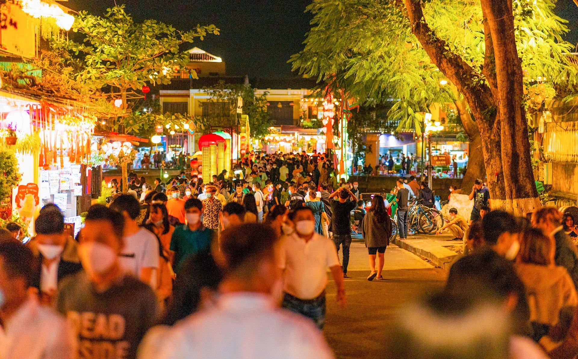 du khach tham quan pho co Hoi An ngay dau di lam anh 7