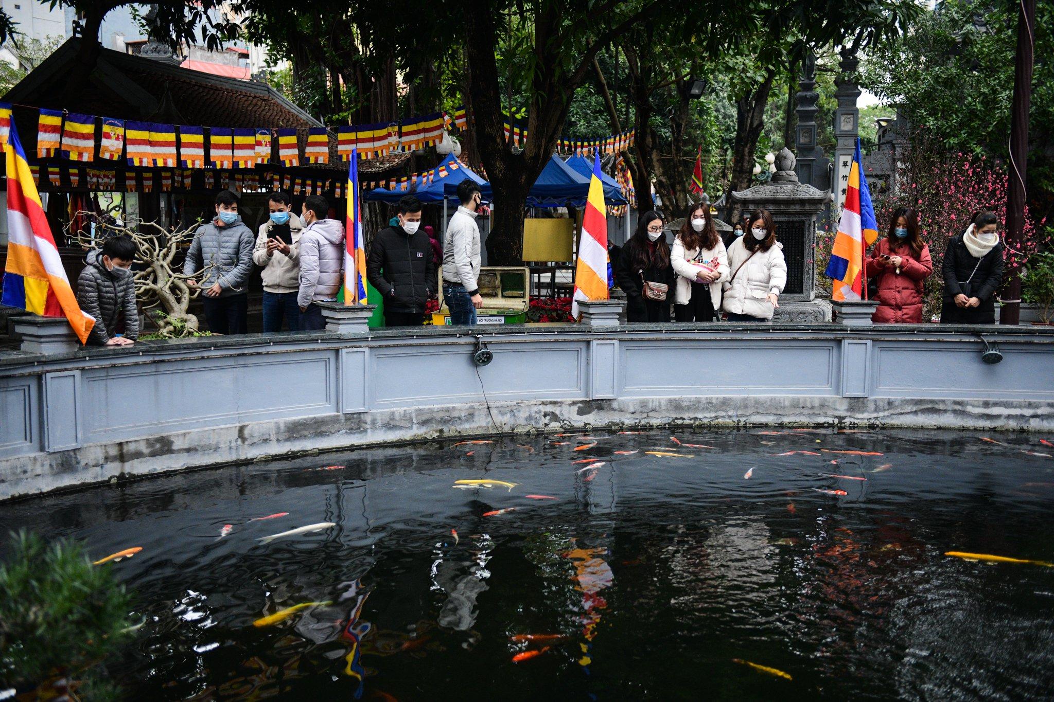 chang trai Han Quoc den chua Ha cau duyen anh 12