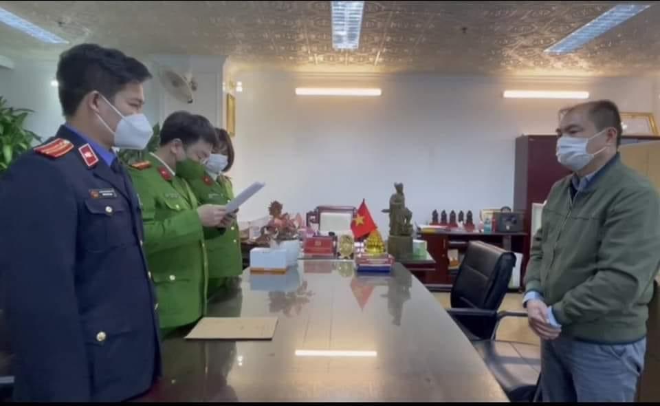 Điểm danh loạt cán bộ bị khởi tố liên quan vụ Việt Á - Hình 14 Diem danh loat can bo bi khoi to lien quan vu Viet A-Hinh-14