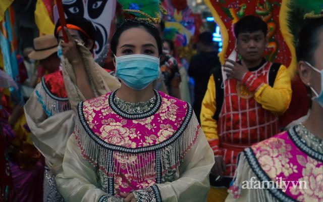 Hàng nghìn người dân chen chân xem diễu hành đường phố mừng Tết Nguyên tiêu, lâu lắm rồi TP.HCM mới vui đến thế! - Ảnh 8.