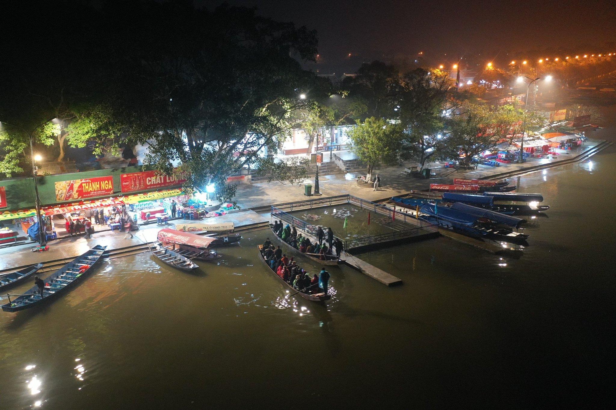 le hoi chua Huong,  du khach di le chua anh 1