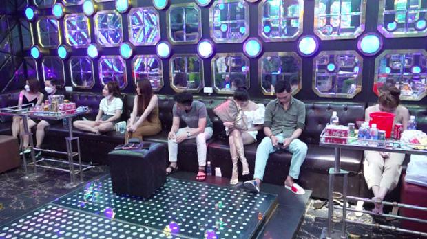 52 thanh niên nam nữ mở tiệc thác loạn trong quán Karaoke & Hotel King lúc nửa đêm - Ảnh 1.