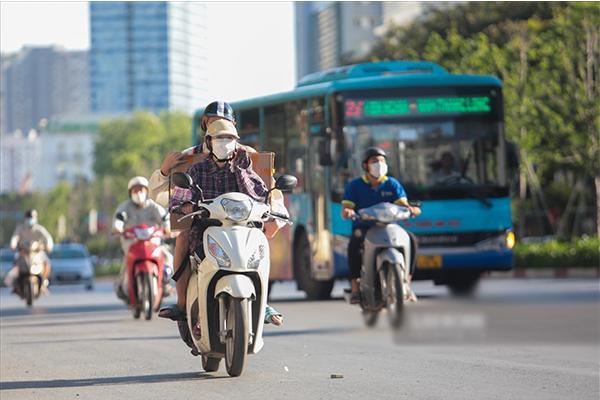 Miền Bắc ngày nắng với nhiệt độ cao nhất có nơi trên 30 độ C. Ảnh minh họa: LĐO.