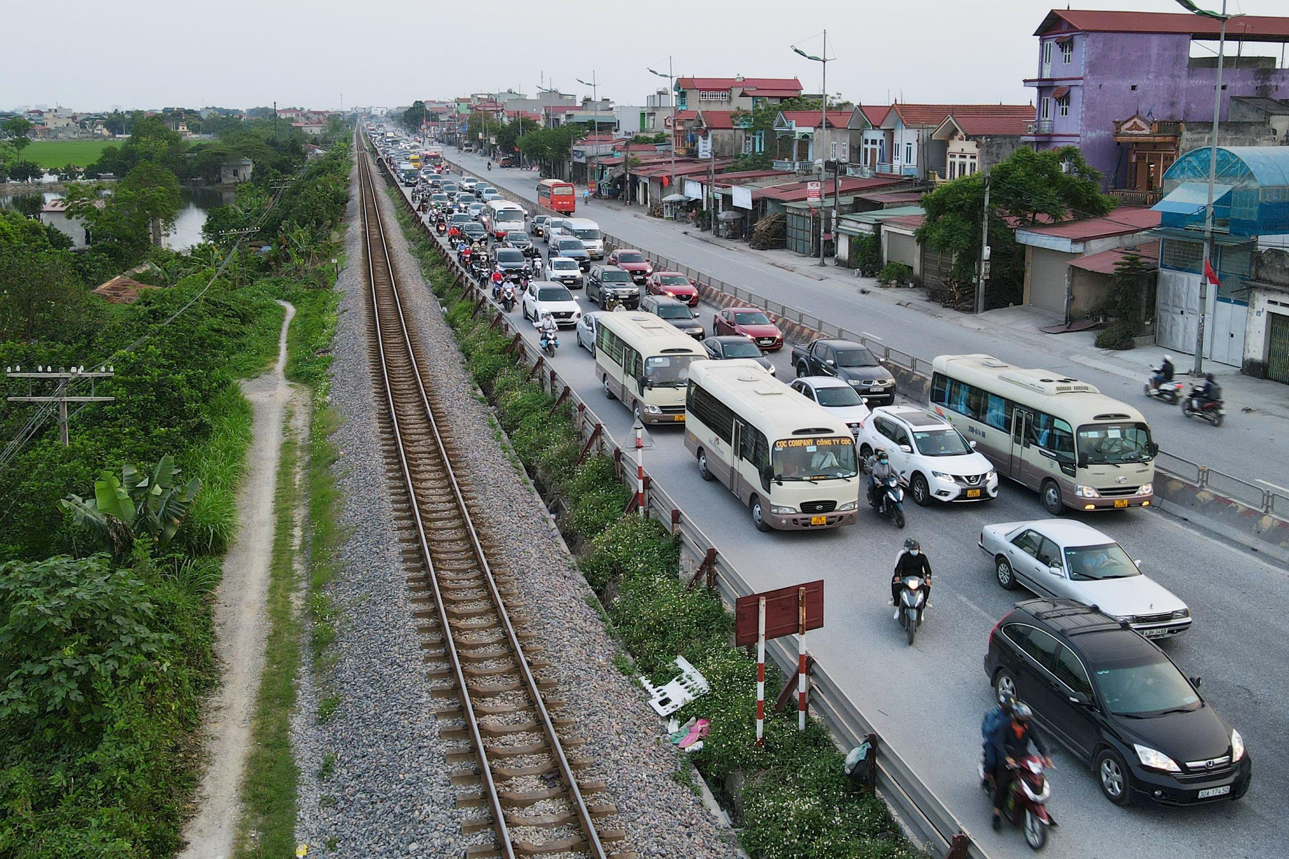 un tac giao thong truoc ngay cuoi nghi le anh 1