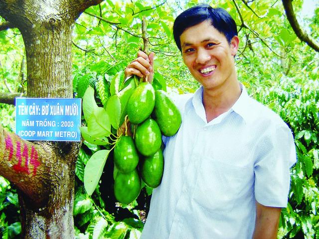 Chuyện đời tỷ phú Mười Bơ ở Dak Lak: Bỏ học từ lớp 6, trốn nhà đi tàu lậu vào Nam với độc 1 cây sáo trúc và thân hình 36kg, nung nấu ước mơ thoát nghèo - Ảnh 1.