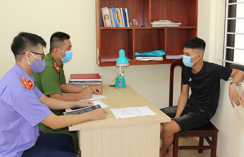 Môi giới gái đẹp bán dâm, các "tú ông" hốt cả tỷ đồng mỗi tháng - Hình 5 Moi gioi gai dep ban dam, cac