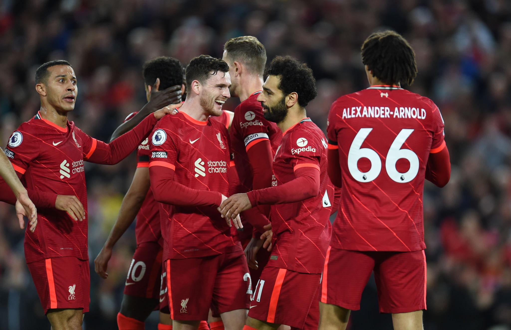 Liverpool quá mạnh so với MU. Ảnh: Reuters.