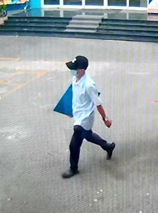 Kẻ trộm thiết bị máy X-Quang trả lại đồ và gửi thư ngàn lần xin lỗi - Ảnh 2. Hình ảnh camera về đối tượng trộm thiết bị X-Quang.