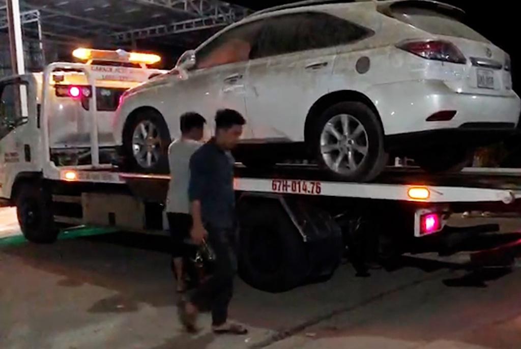 An Giang tam giu oto Lexus RX350,  nghi nhap lau anh 1