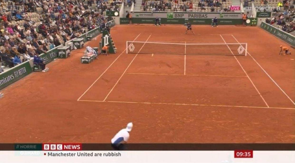 MU đột nhiên bị chỉ trích dù nội dung bản tin đang nói về giải tennis Roland Garros. Ảnh: Guardian.