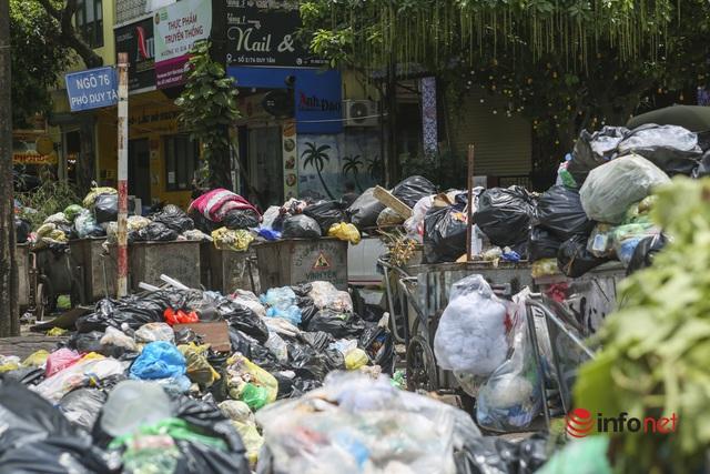 Hà Nội: Rác thải ùn ngày nóng nực, Nhà máy Điện rác Sóc Sơn xây xong nhưng chưa hoạt động? - Ảnh 1.