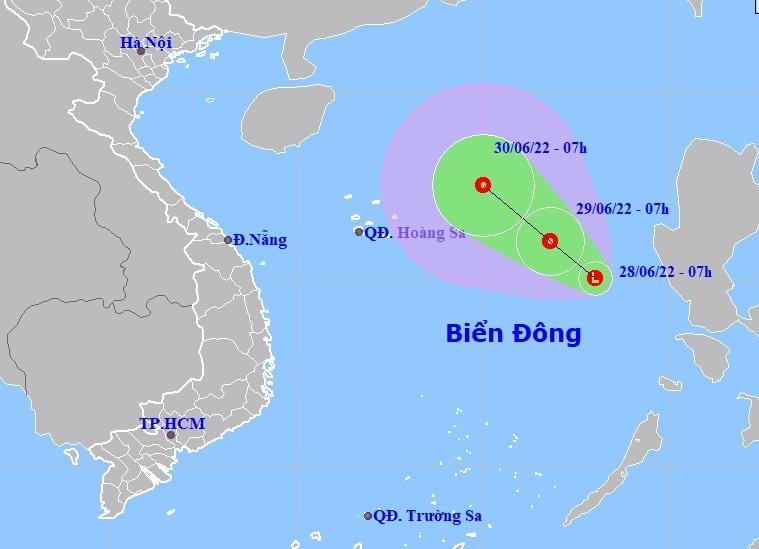 Dự báo đường đi của vùng áp thấp trên Biển Đông trong những ngày tới. Ảnh: NCHMF.