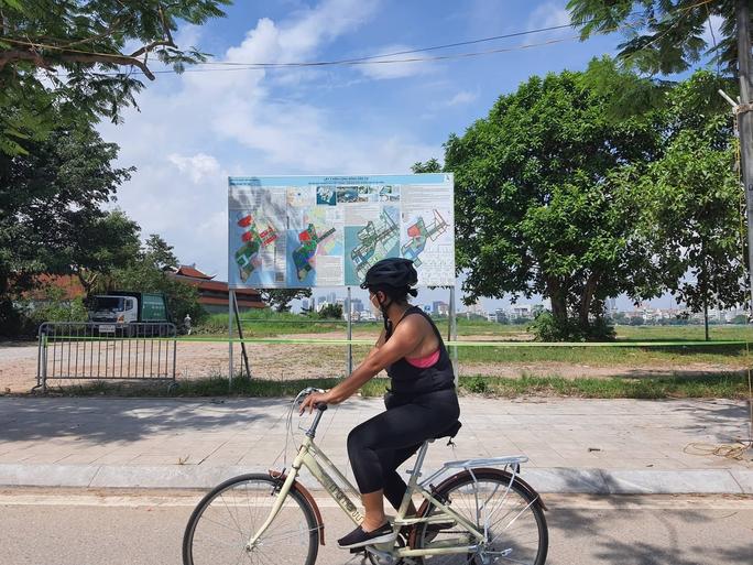 Pano thông tin về đồ án được dựng gần hồ Đầm Trị, quận Tây Hồ, Hà Nội.