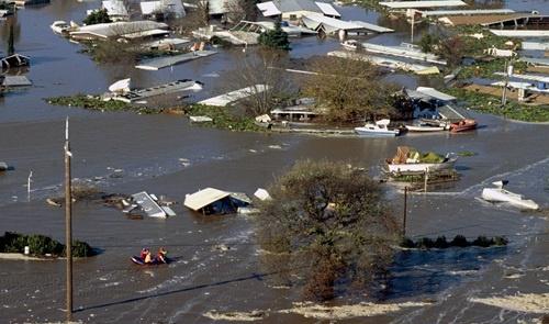 Nước lũ tràn qua một công viên gần sông San Joaquin ở Manteca, California vào năm 1997. Ảnh: Cơ quan kiểm soát tài nguyên nước bang California.