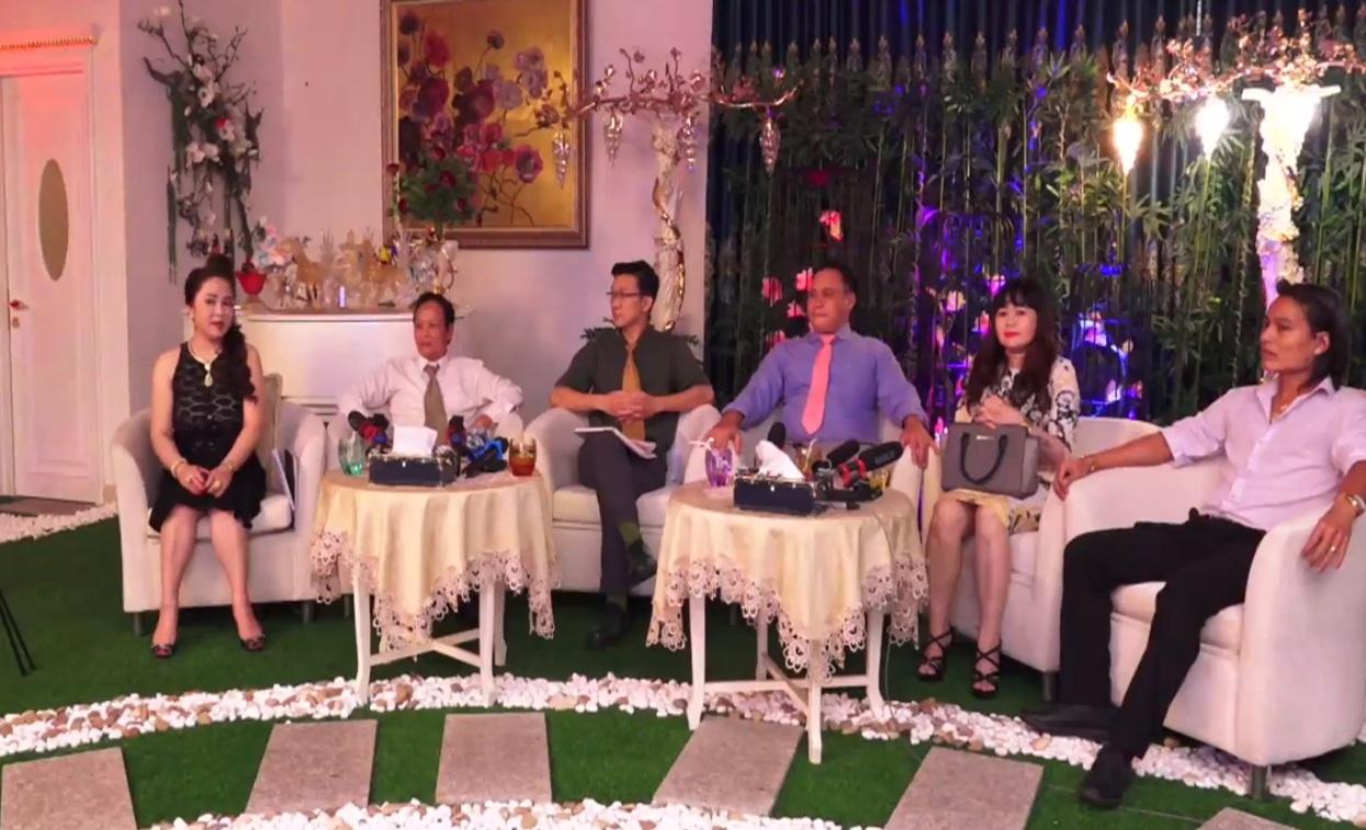 Thong tin ba Phuong Hang livestream la do doc tren mang va... nam mo-Hinh-7