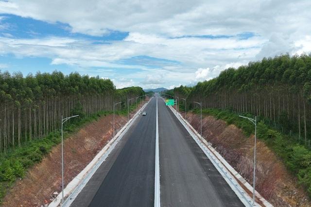 Cao tốc Vân Đồn – Móng Cái (Quảng Ninh): Niềm tự hào về sự đột phá điển hình - Ảnh 2.