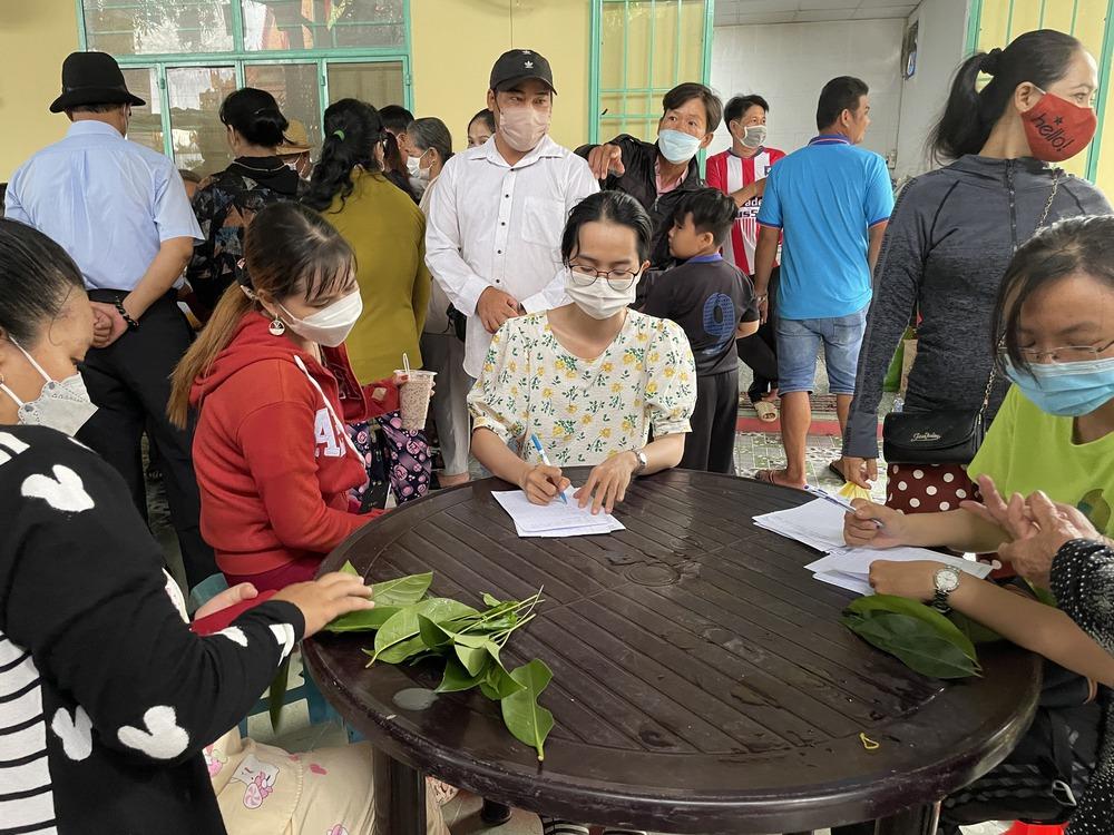 Độc đáo khu chợ đồ ăn, thảo dược ở Miền Tây chỉ giao dịch bằng... lá cây - Ảnh 15.