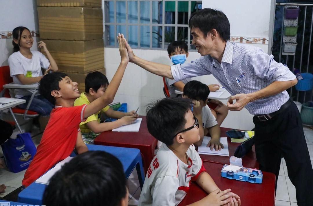 Chân dung những thầy cô giáo "gieo mầm xanh" hết lòng vì học sinh miền núi - Ảnh 2.
