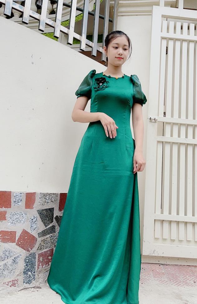 Áo dài Vân Oanh: Tà áo dài của thời hiện đại - Ảnh 2.