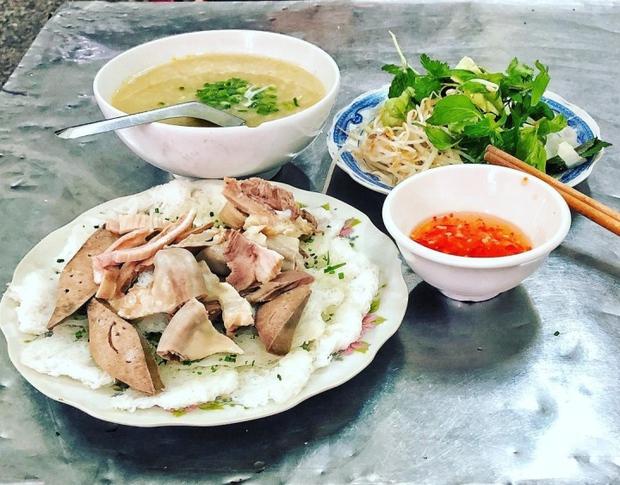 Bánh hỏi cháo lòng - sự kết hợp gây nghiện nhất định phải thử khi đến Quy Nhơn - Ảnh 1.