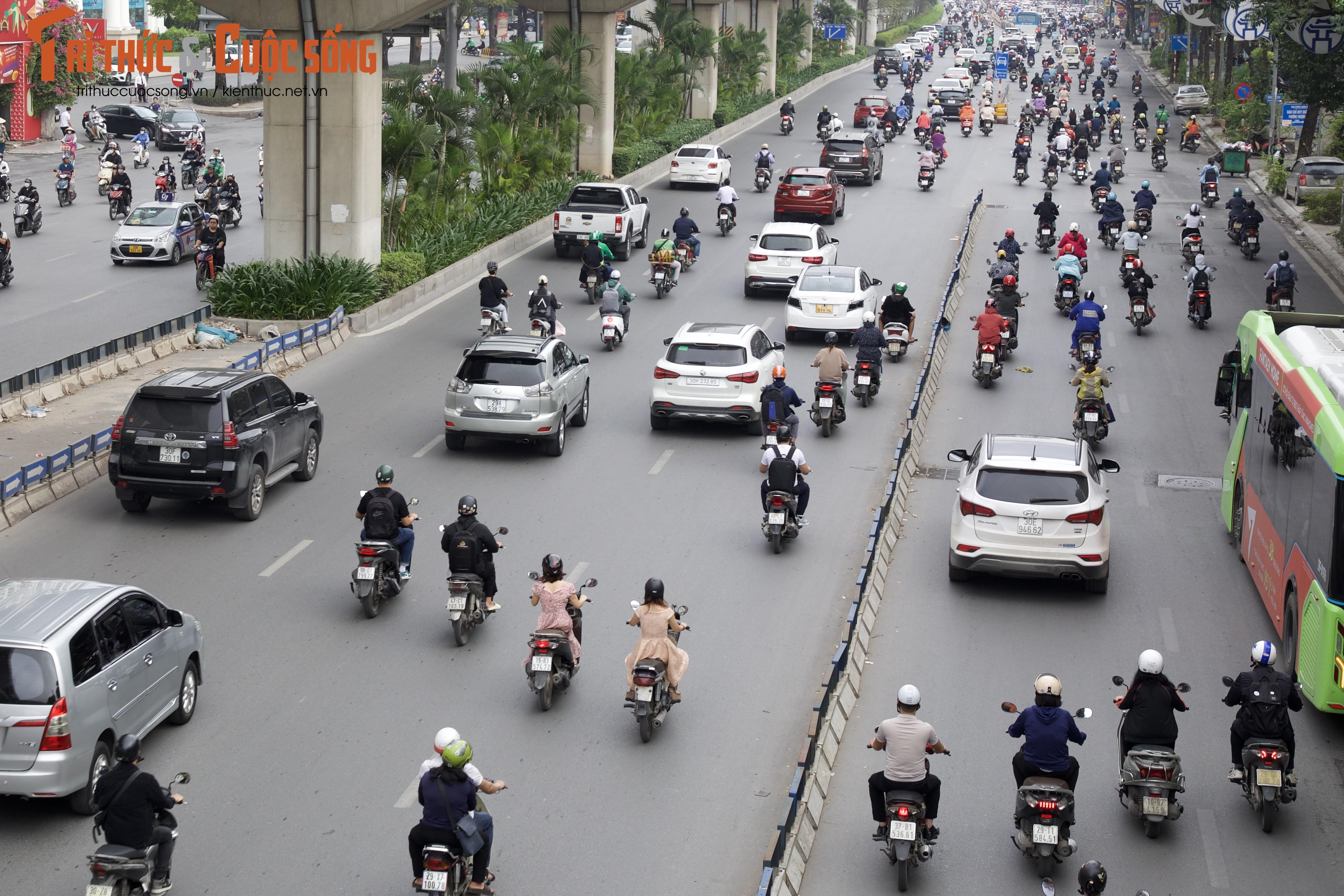 Ha Noi: Gan 4 thang phan lan, duong Nguyen Trai van hon loan-Hinh-5