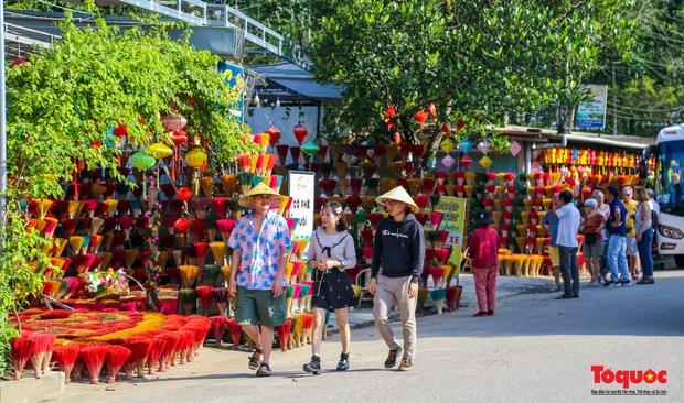 Làng hương Thủy Xuân níu chân du khách khi đến Huế - Ảnh 5.