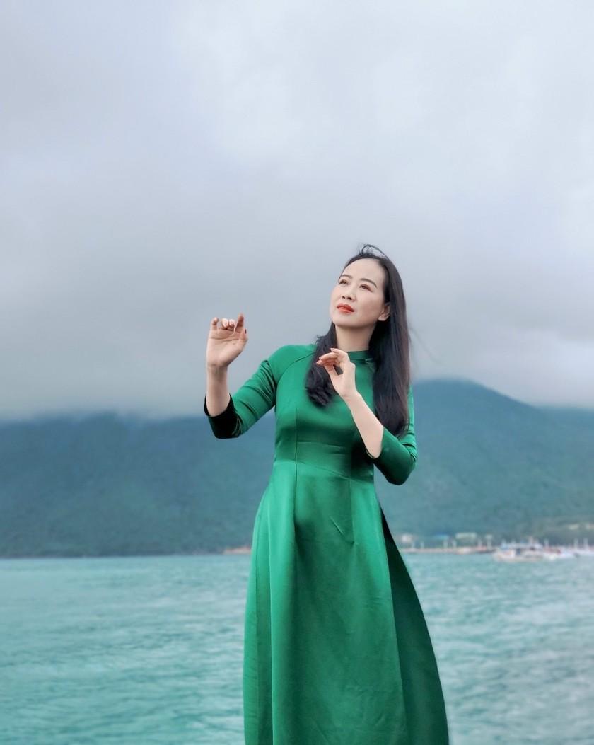 Nữ “thủ lĩnh” nghệ thuật của Đoàn Văn công quân khu 1  ảnh 1