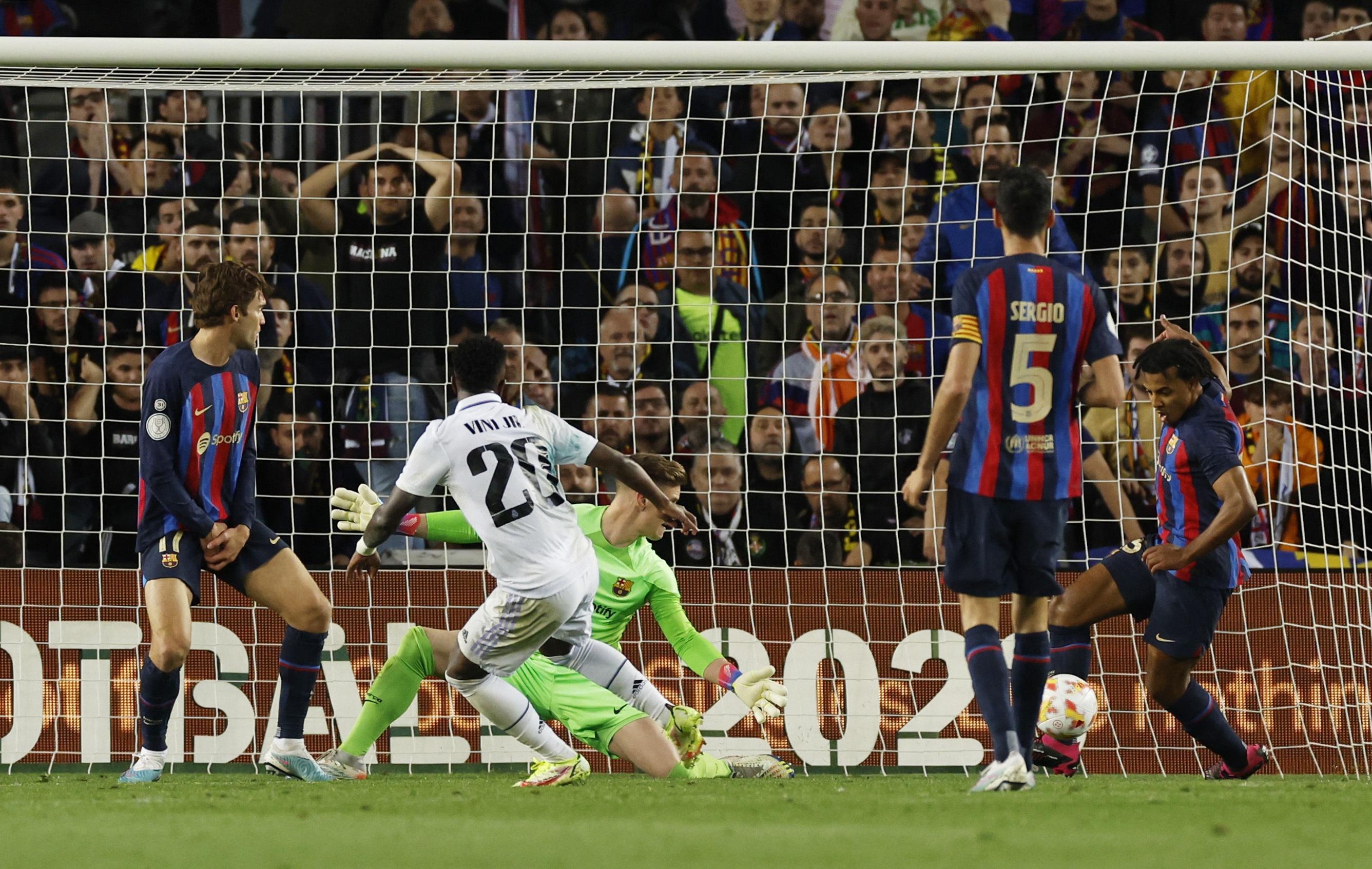 Barca dau Real anh 1