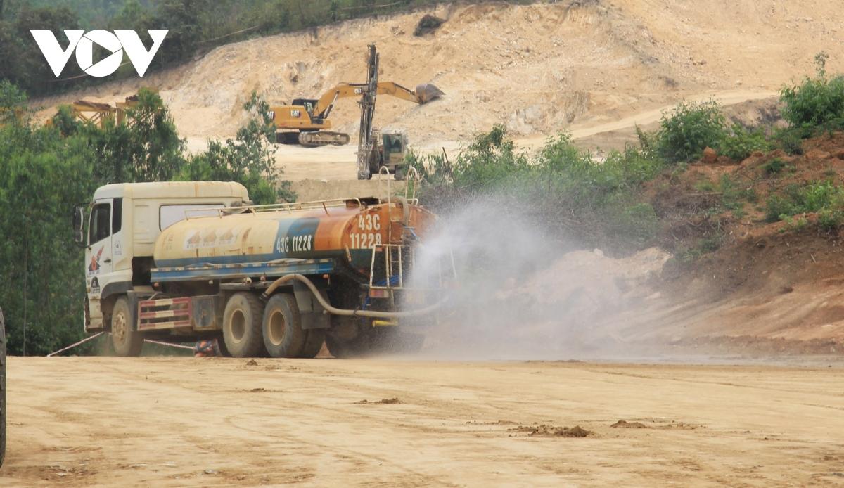 Hối hả trên công trường cao tốc Bắc - Nam đoạn Quy Nhơn - Chí Thạnh - Ảnh 12.