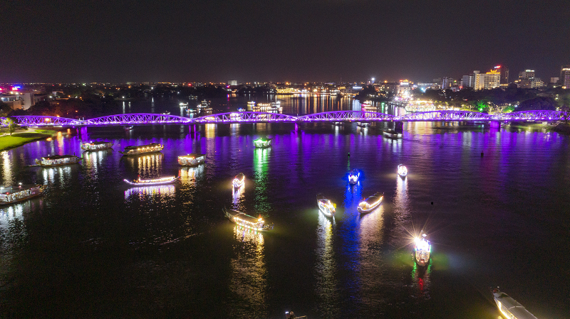 Lần đầu tiên có chương trình Tri ân dòng Hương tại Festival nghề truyền thống Huế 2023 ảnh 1